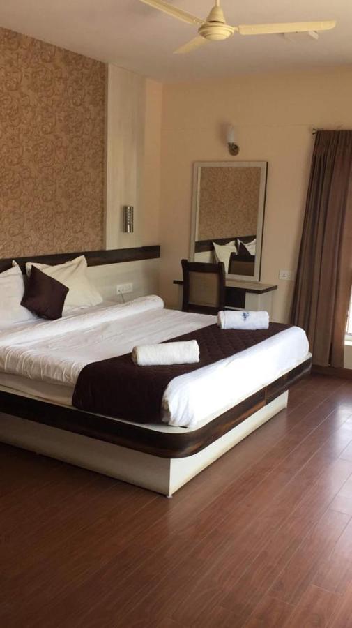 The Majestic Crown Hotel Ooty Exterior photo
