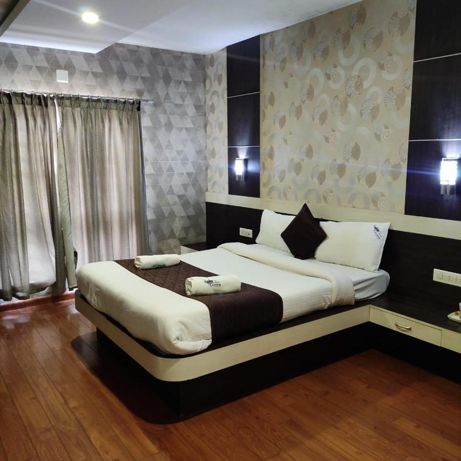 The Majestic Crown Hotel Ooty Exterior photo