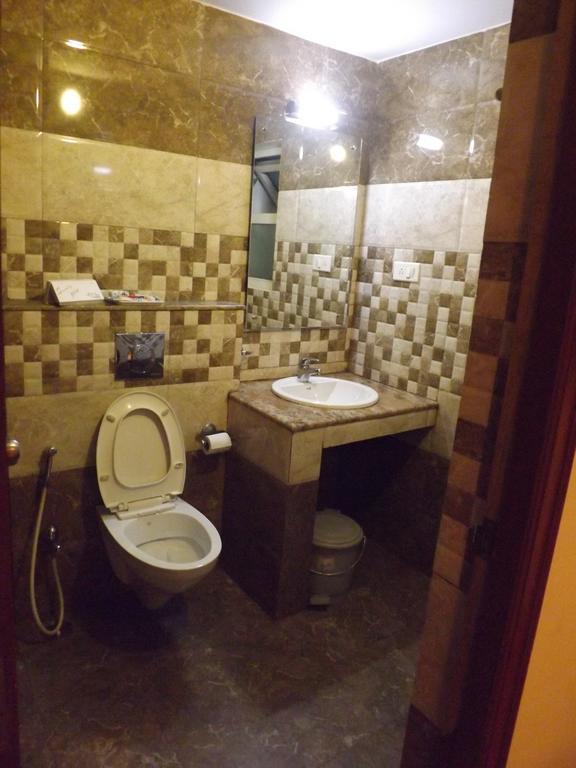 The Majestic Crown Hotel Ooty Room photo